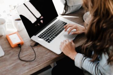 10 Marketing Bloggers You Need to Follow in 2026