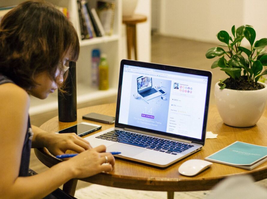 Marketer researching and deciding what type of SEO is effective for her business